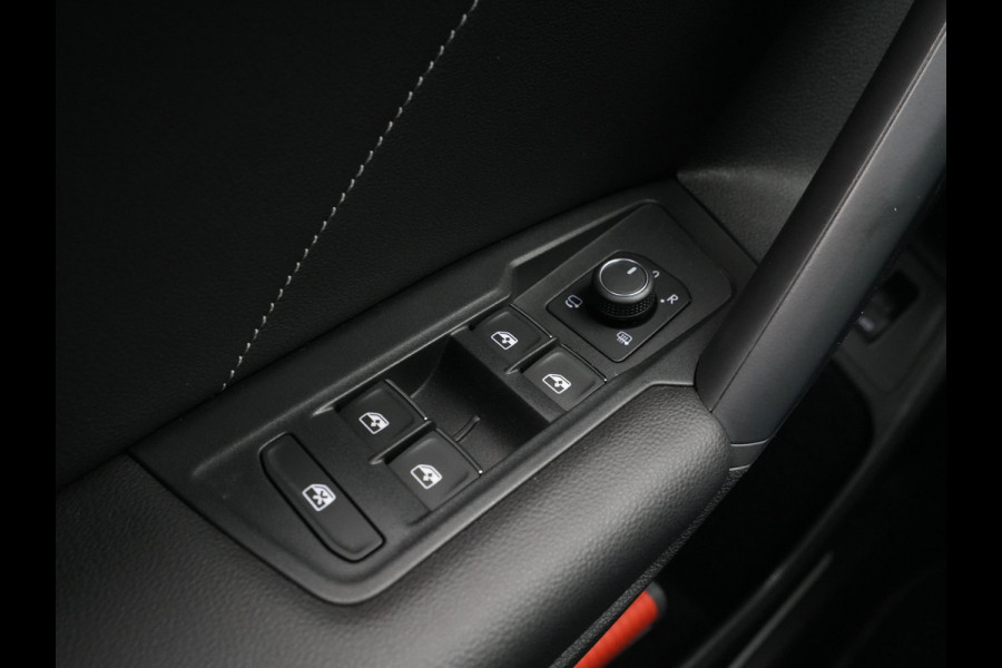 Volkswagen Tiguan 1.5 TSI 150pk DSG R-Line Navigatie Wegkl. trekhaak Acc Elek. kofferklep 276 Volkswagen Tiguan 1.5 TSI 150pk DSG R-Line Navigatie Wegkl. trekhaak Acc Elek. kofferklep 276