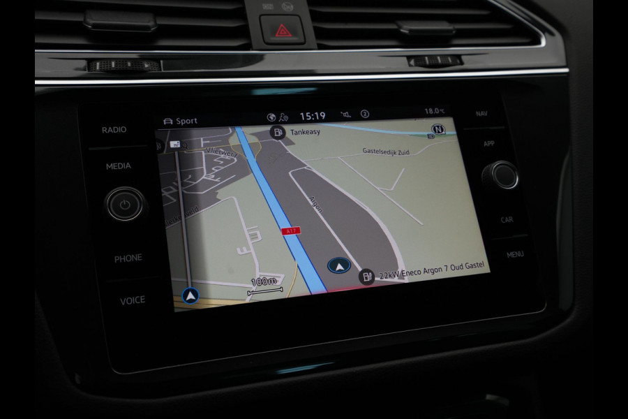 Volkswagen Tiguan 1.5 TSI 150pk DSG R-Line Navigatie Wegkl. trekhaak Acc Elek. kofferklep 276 Volkswagen Tiguan 1.5 TSI 150pk DSG R-Line Navigatie Wegkl. trekhaak Acc Elek. kofferklep 276