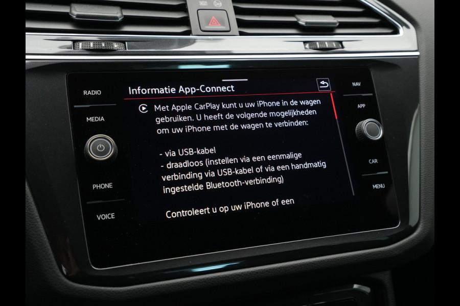 Volkswagen Tiguan 1.5 TSI 150pk DSG R-Line Navigatie Wegkl. trekhaak Acc Elek. kofferklep 276 Volkswagen Tiguan 1.5 TSI 150pk DSG R-Line Navigatie Wegkl. trekhaak Acc Elek. kofferklep 276