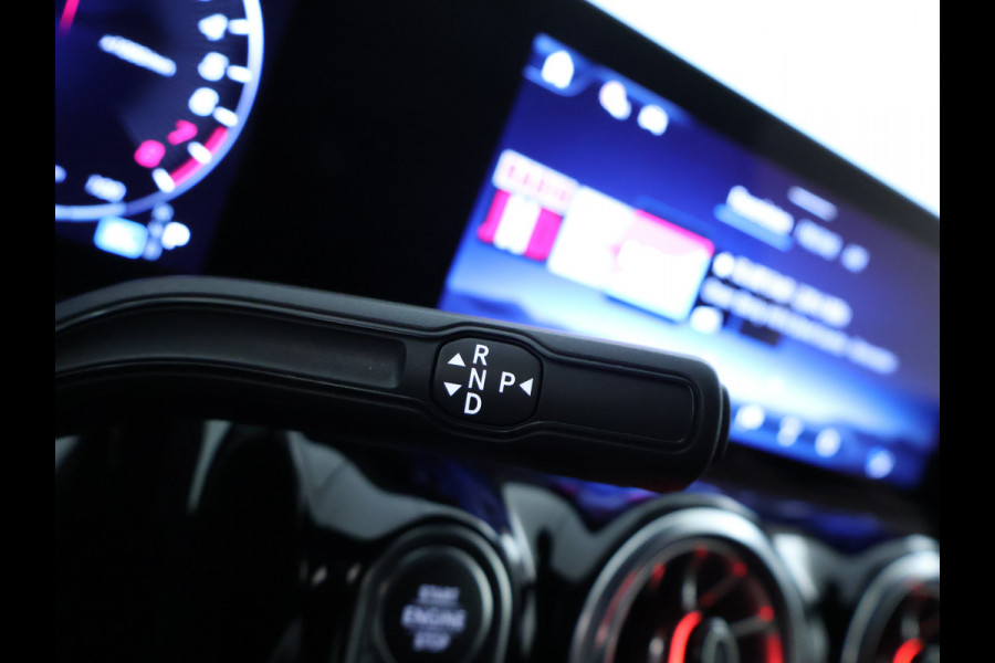 Mercedes-Benz GLA 250 e AMG Nightpakket Face Lift | Memory | Keyless Go | Stoel- en Stuurverwarming | Car Play | Sfeerverlichting | Inclusief 24 maanden Mercedes-Benz Certified garantie voor Europa.