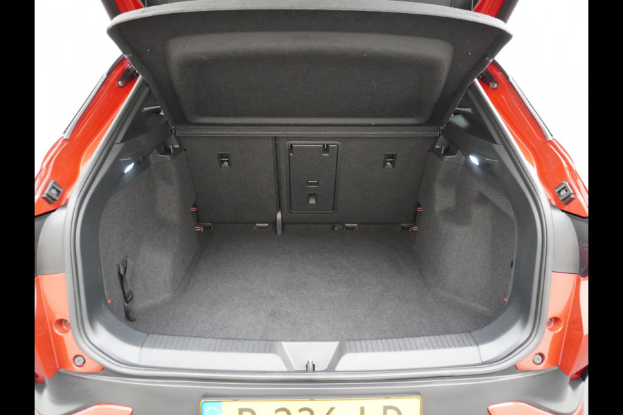 Volkswagen ID.4 GTX 4Motion 300PK (82Kw) 77 kWh PanoDak Warmtepomp 360-Camera 20" Apple Carplay Android Adaptive-Cruise Navi LED-v+a PDC-v+a Two Dual-Ecc App-Connect Mirror-Link Grootste Accu 0-100 6,3 seconden! AWD All Wheel Drive Assistentiepakket Design-pakket plus. Accu garantie tot 15-04-2030/160.000km laden tot 175kw DC of thuis 11kwh AC per uur. Orig.NLse auto € 58.000 nieuw Volkswagen ID.4 GTX 4Motion 300PK (82Kw) 77 kWh PanoDak Warmtepomp 360-Camera 20" Apple Carplay Android Adaptive-Cruise Navi LED-v+a PDC-v+a Two Dual-Ecc App-Connect Mirror-Link Grootste Accu 0-100 6,3 seconden! AWD All Wheel Drive Assistentiepakket Design-pakket plus. Accu garantie tot 15-04-2030/160.000km laden tot 175kw DC of thuis 11kwh AC per uur. Orig.NLse auto € 58.000 nieuw