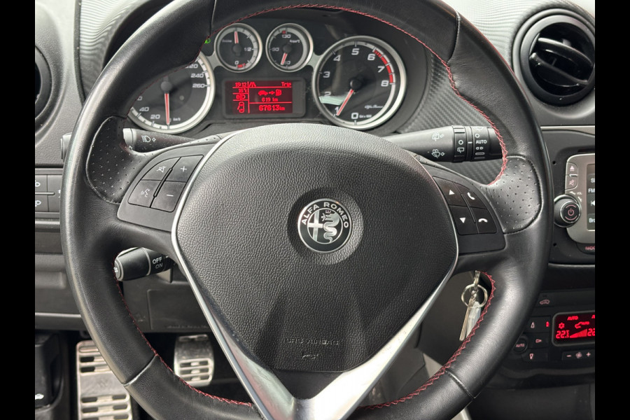 Alfa Romeo MiTo TwinAir | 17" Velgen | Navigatie | Cruise Control Let op auto niet altijd aanwezig