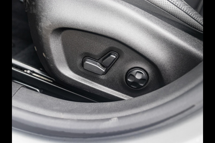 Jeep Renegade 1.3T DDCT S Automaat | Adapt. Cruise | Navi | 19" | Trekhaak | Leder | Winter Pack | Camera | BSM