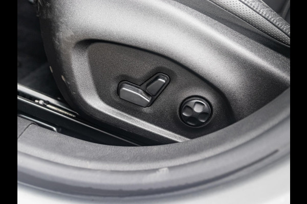 Jeep Renegade 1.3T DDCT S Automaat | Adapt. Cruise | Navi | 19" | Trekhaak | Leder | Winter Pack | Camera | BSM