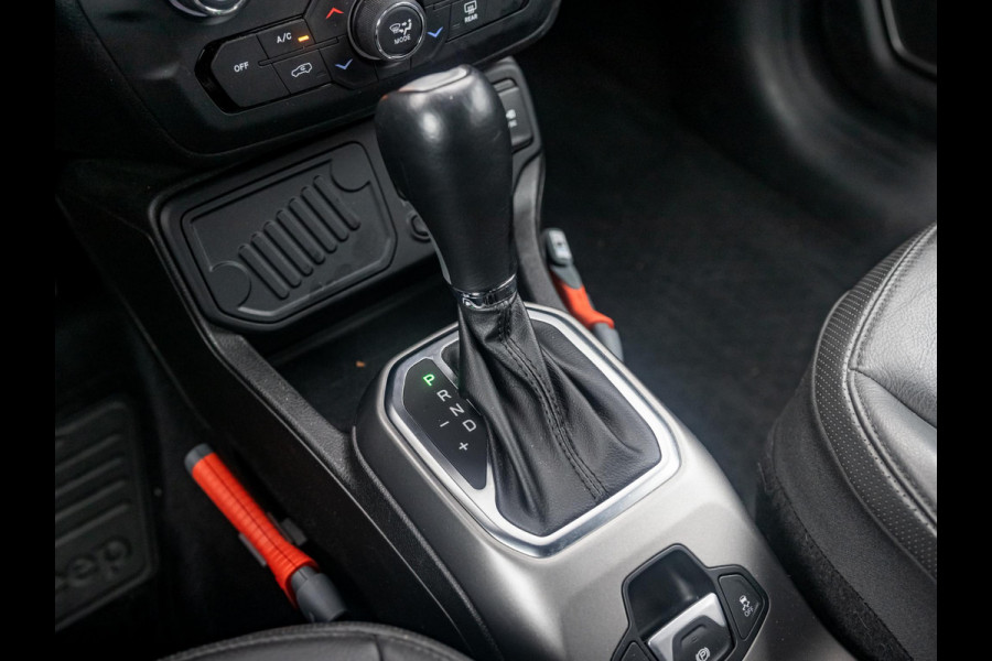 Jeep Renegade 1.3T DDCT S Automaat | Adapt. Cruise | Navi | 19" | Trekhaak | Leder | Winter Pack | Camera | BSM