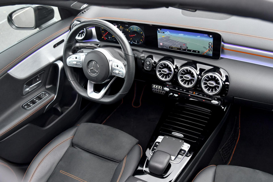 Mercedes-Benz CLA-Klasse 200 AMG Edition 1. Pano, Burm, Camera, Sfeer, CarPlay! Mercedes-Benz CLA-Klasse 200 AMG Edition 1. Pano, Burm, Camera, Sfeer, CarPlay!