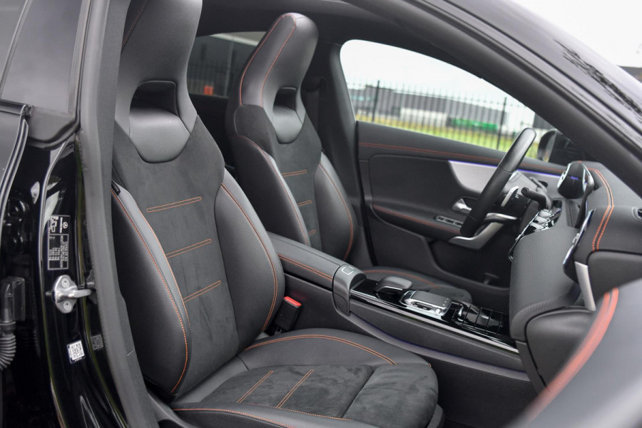 Mercedes-Benz CLA-Klasse 200 AMG Edition 1. Pano, Burm, Camera, Sfeer, CarPlay! Mercedes-Benz CLA-Klasse 200 AMG Edition 1. Pano, Burm, Camera, Sfeer, CarPlay!