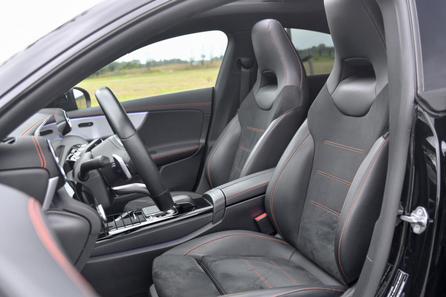 Mercedes-Benz CLA-Klasse 200 AMG Edition 1. Pano, Burm, Camera, Sfeer, CarPlay! Mercedes-Benz CLA-Klasse 200 AMG Edition 1. Pano, Burm, Camera, Sfeer, CarPlay!