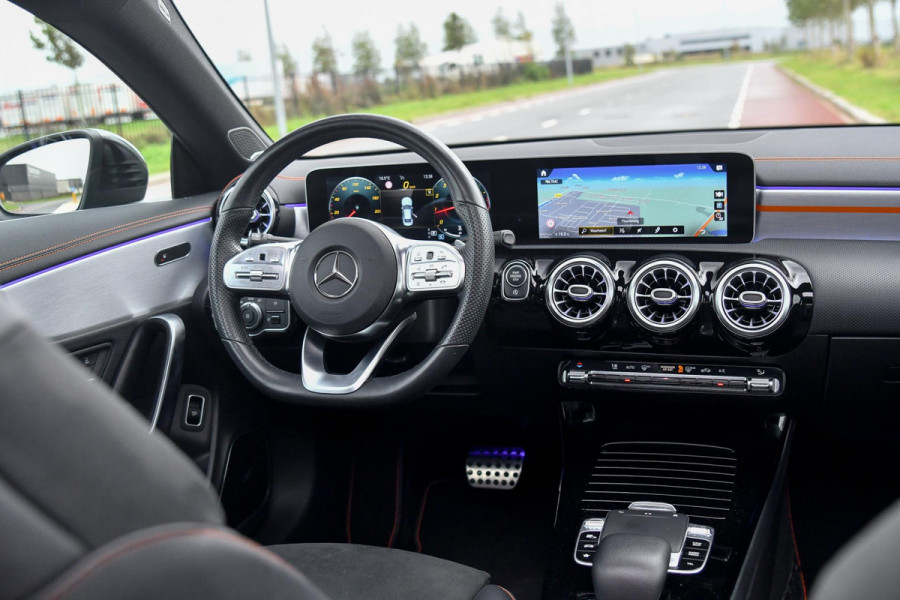 Mercedes-Benz CLA-Klasse 200 AMG Edition 1. Pano, Burm, Camera, Sfeer, CarPlay! Mercedes-Benz CLA-Klasse 200 AMG Edition 1. Pano, Burm, Camera, Sfeer, CarPlay!