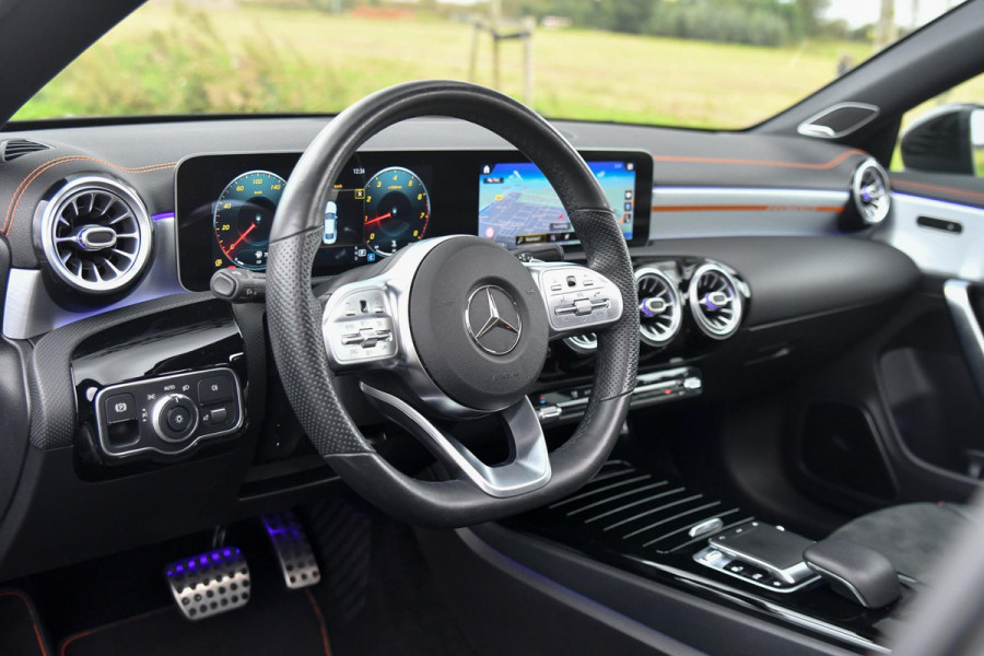 Mercedes-Benz CLA-Klasse 200 AMG Edition 1. Pano, Burm, Camera, Sfeer, CarPlay! Mercedes-Benz CLA-Klasse 200 AMG Edition 1. Pano, Burm, Camera, Sfeer, CarPlay!