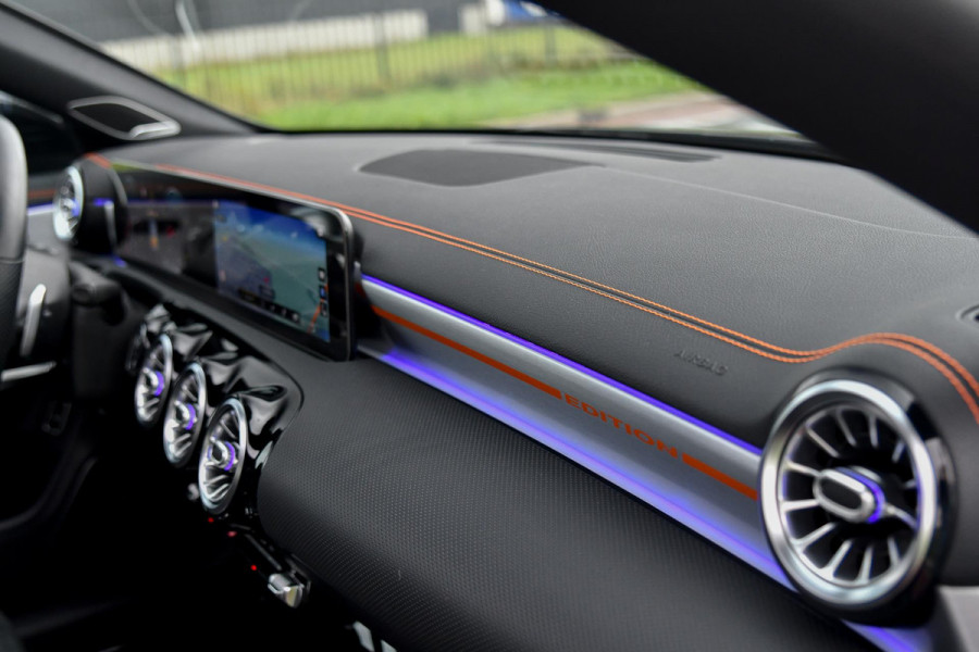 Mercedes-Benz CLA-Klasse 200 AMG Edition 1. Pano, Burm, Camera, Sfeer, CarPlay! Mercedes-Benz CLA-Klasse 200 AMG Edition 1. Pano, Burm, Camera, Sfeer, CarPlay!