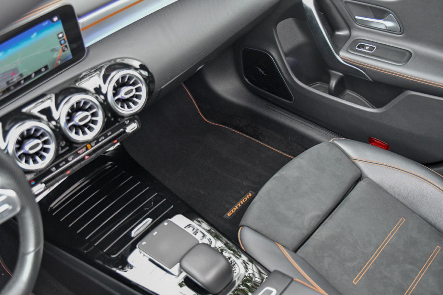 Mercedes-Benz CLA-Klasse 200 AMG Edition 1. Pano, Burm, Camera, Sfeer, CarPlay! Mercedes-Benz CLA-Klasse 200 AMG Edition 1. Pano, Burm, Camera, Sfeer, CarPlay!