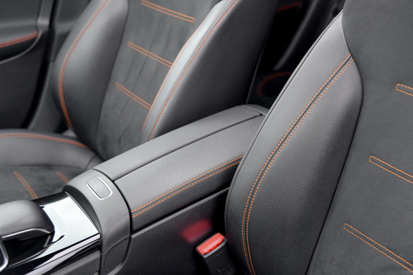 Mercedes-Benz CLA-Klasse 200 AMG Edition 1. Pano, Burm, Camera, Sfeer, CarPlay! Mercedes-Benz CLA-Klasse 200 AMG Edition 1. Pano, Burm, Camera, Sfeer, CarPlay!