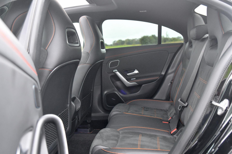 Mercedes-Benz CLA-Klasse 200 AMG Edition 1. Pano, Burm, Camera, Sfeer, CarPlay! Mercedes-Benz CLA-Klasse 200 AMG Edition 1. Pano, Burm, Camera, Sfeer, CarPlay!