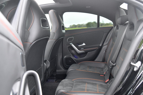 Mercedes-Benz CLA-Klasse 200 AMG Edition 1. Pano, Burm, Camera, Sfeer, CarPlay! Mercedes-Benz CLA-Klasse 200 AMG Edition 1. Pano, Burm, Camera, Sfeer, CarPlay!