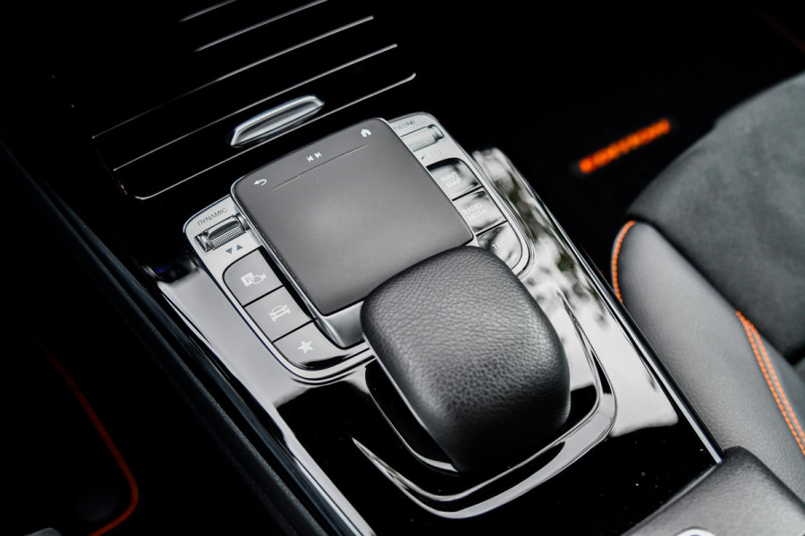 Mercedes-Benz CLA-Klasse 200 AMG Edition 1. Pano, Burm, Camera, Sfeer, CarPlay! Mercedes-Benz CLA-Klasse 200 AMG Edition 1. Pano, Burm, Camera, Sfeer, CarPlay!