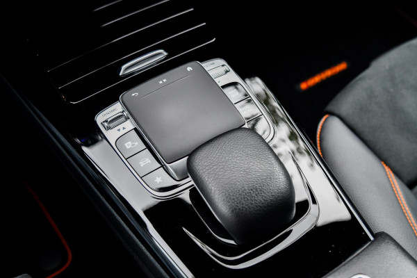 Mercedes-Benz CLA-Klasse 200 AMG Edition 1. Pano, Burm, Camera, Sfeer, CarPlay! Mercedes-Benz CLA-Klasse 200 AMG Edition 1. Pano, Burm, Camera, Sfeer, CarPlay!