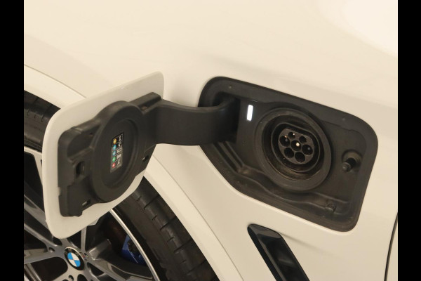 BMW X3 xDrive30e M Sport | 360 Camera | Harman/Kardon | Stoelverwarming | 20'' | Sportstoelen | Sfeerverlichting | Half leder | Navigatie | Live Cockpit | Keyless | PHEV | Plug In BMW X3 xDrive30e M Sport | 360 Camera | Harman/Kardon | Stoelverwarming | 20'' | Sportstoelen | Sfeerverlichting | Half leder | Navigatie | Live Cockpit | Keyless | PHEV | Plug In