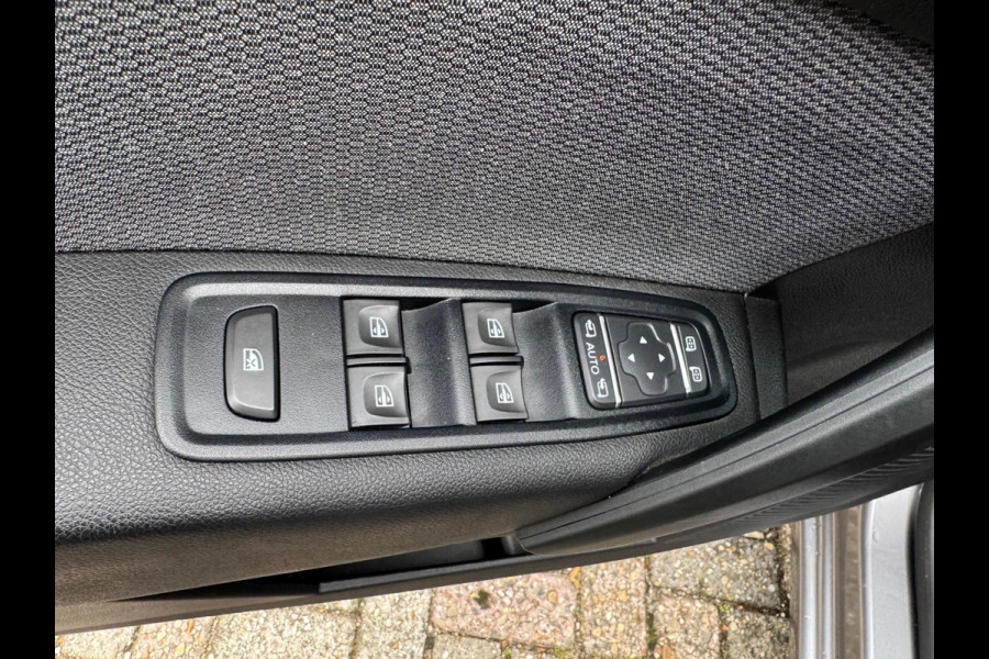 Renault Kangoo TCe 130 Techno Navi / LM velgen / Clima / Camera / P-Sensoren / Stoelverwarming / Keyless Renault Kangoo TCe 130 Techno Navi / LM velgen / Clima / Camera / P-Sensoren / Stoelverwarming / Keyless