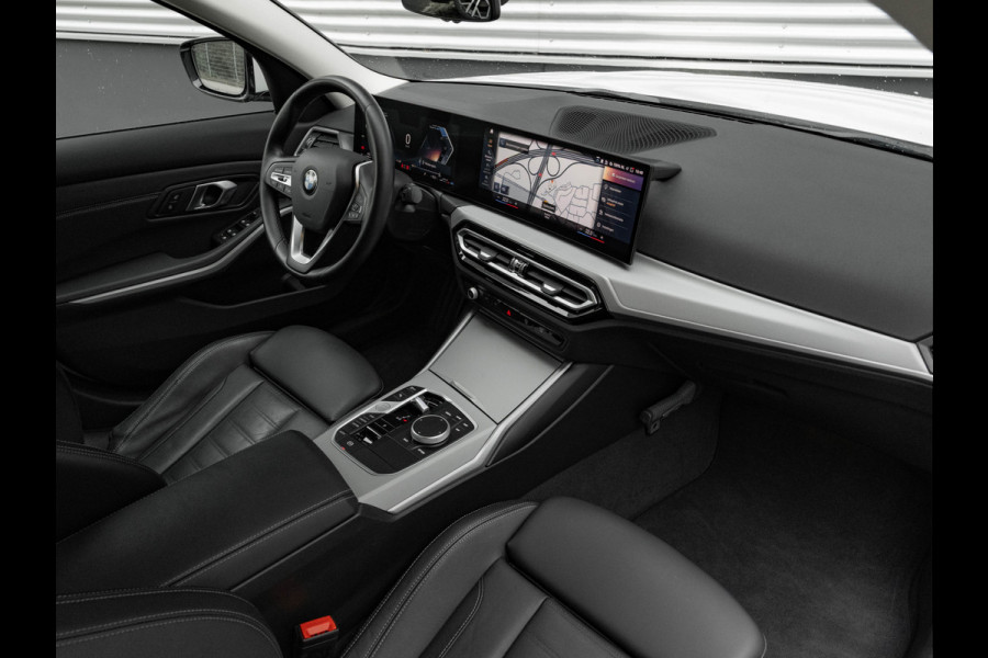 BMW 3-serie 320d - Sportstoelen - Trekhaak - 1-Hand - Navigatie - Bluetooth