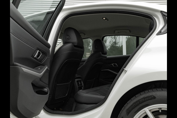 BMW 3-serie 320d - Sportstoelen - Trekhaak - 1-Hand - Navigatie - Bluetooth