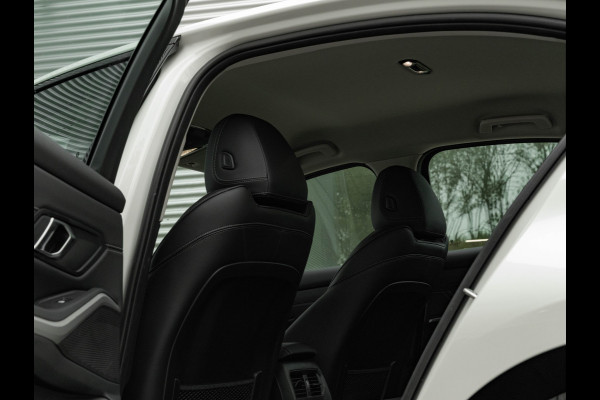 BMW 3-serie 320d - Sportstoelen - Trekhaak - 1-Hand - Navigatie - Bluetooth