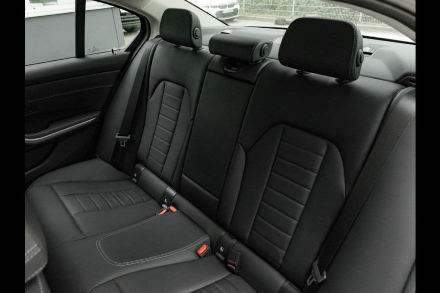 BMW 3-serie 320d - Sportstoelen - Trekhaak - 1-Hand - Navigatie - Bluetooth