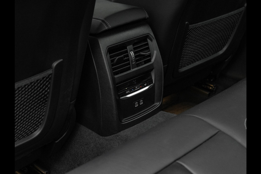 BMW 3-serie 320d - Sportstoelen - Trekhaak - 1-Hand - Navigatie - Bluetooth