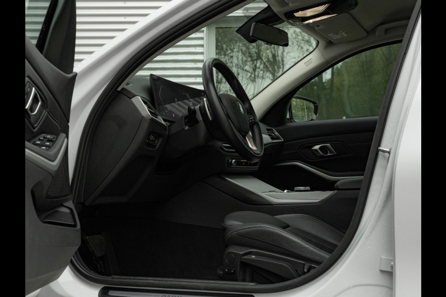 BMW 3-serie 320d - Sportstoelen - Trekhaak - 1-Hand - Navigatie - Bluetooth
