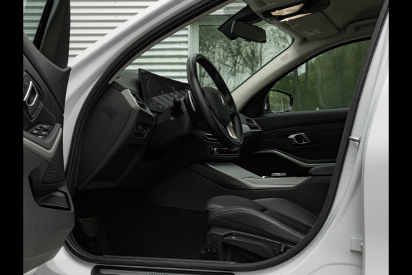 BMW 3-serie 320d - Sportstoelen - Trekhaak - 1-Hand - Navigatie - Bluetooth