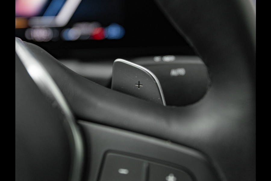 BMW 3-serie 320d - Sportstoelen - Trekhaak - 1-Hand - Navigatie - Bluetooth