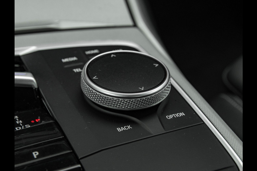 BMW 3-serie 320d - Sportstoelen - Trekhaak - 1-Hand - Navigatie - Bluetooth