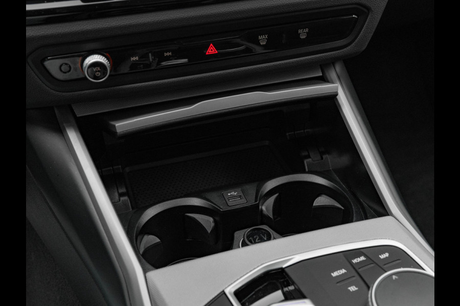 BMW 3-serie 320d - Sportstoelen - Trekhaak - 1-Hand - Navigatie - Bluetooth