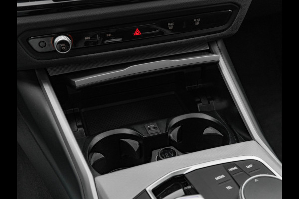 BMW 3-serie 320d - Sportstoelen - Trekhaak - 1-Hand - Navigatie - Bluetooth