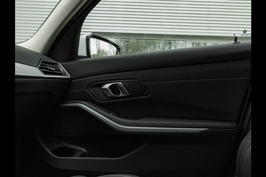 BMW 3-serie 320d - Sportstoelen - Trekhaak - 1-Hand - Navigatie - Bluetooth