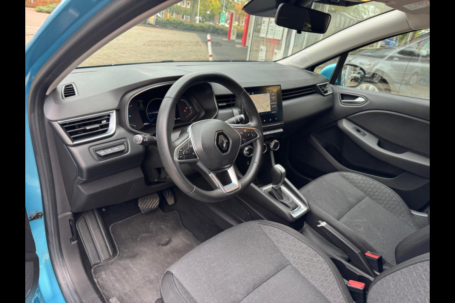 Renault Clio 1.6 E-Tech Hybrid 140 Zen LM velgen / Navi / P-sensoren / 1e eigenaar Renault Clio 1.6 E-Tech Hybrid 140 Zen LM velgen / Navi / P-sensoren / 1e eigenaar