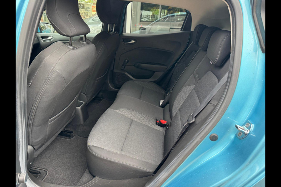 Renault Clio 1.6 E-Tech Hybrid 140 Zen LM velgen / Navi / P-sensoren / 1e eigenaar Renault Clio 1.6 E-Tech Hybrid 140 Zen LM velgen / Navi / P-sensoren / 1e eigenaar