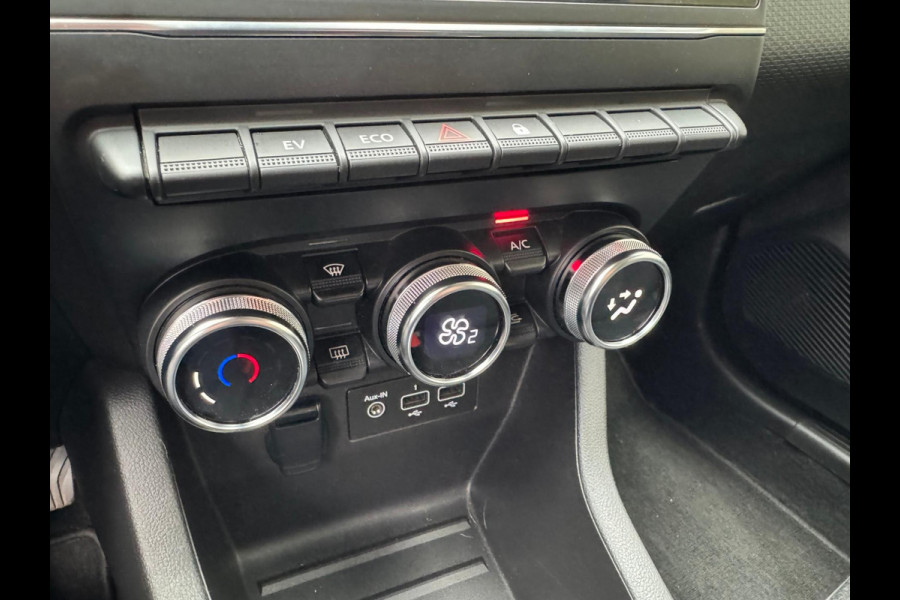 Renault Clio 1.6 E-Tech Hybrid 140 Zen LM velgen / Navi / P-sensoren / 1e eigenaar Renault Clio 1.6 E-Tech Hybrid 140 Zen LM velgen / Navi / P-sensoren / 1e eigenaar