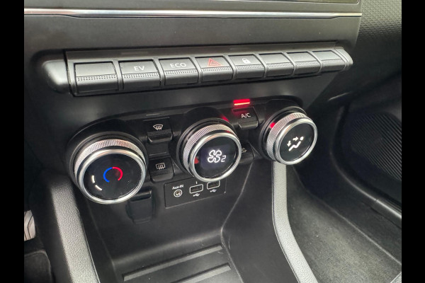 Renault Clio 1.6 E-Tech Hybrid 140 Zen LM velgen / Navi / P-sensoren / 1e eigenaar Renault Clio 1.6 E-Tech Hybrid 140 Zen LM velgen / Navi / P-sensoren / 1e eigenaar