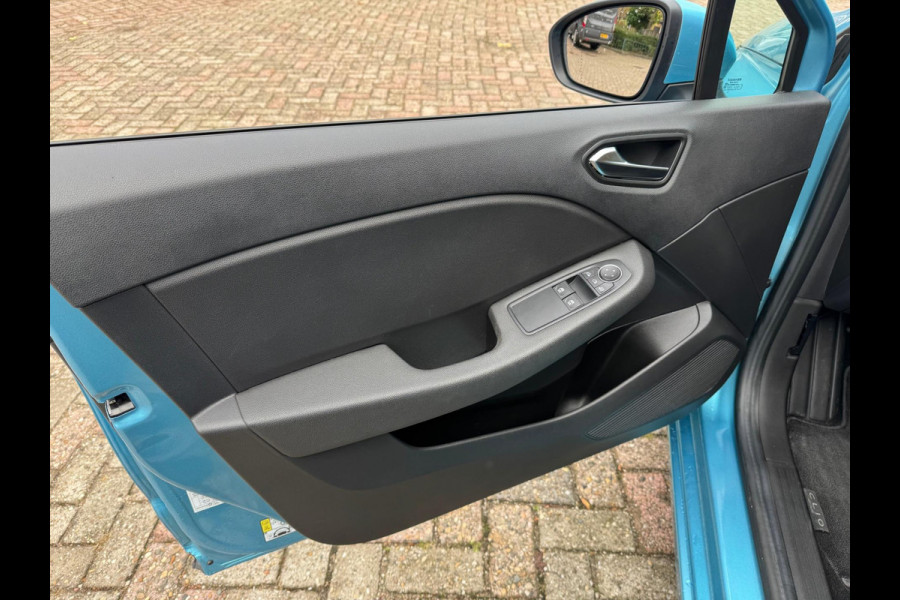 Renault Clio 1.6 E-Tech Hybrid 140 Zen LM velgen / Navi / P-sensoren / 1e eigenaar Renault Clio 1.6 E-Tech Hybrid 140 Zen LM velgen / Navi / P-sensoren / 1e eigenaar