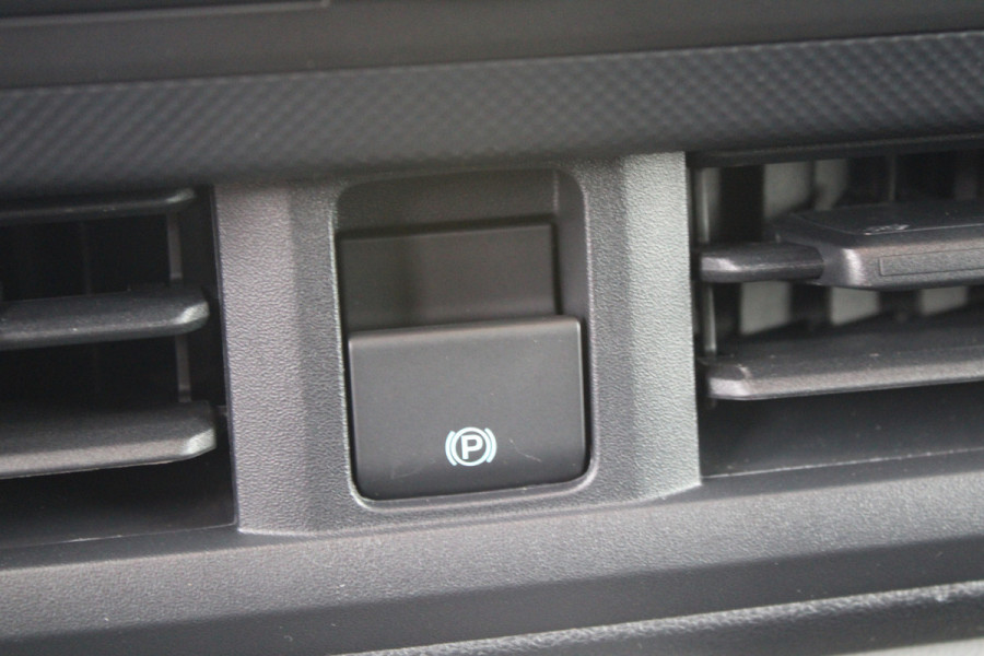 Ford Transit Custom 320 2.0 TDCI L2H1 Trend 136pk - Carplay - Android - Camera - LED koplampen - Airbag bijrijder - 70l tank - Rijklaar