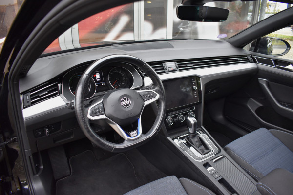 Volkswagen Passat Variant 1.4 TSI PHEV GTE Business Automaat / Pano schuifdak /  Trekhaak / Keyless / Navi / PDC + Camera