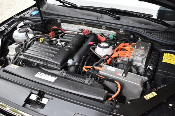 Volkswagen Passat Variant 1.4 TSI PHEV GTE Business Automaat / Pano schuifdak /  Trekhaak / Keyless / Navi / PDC + Camera