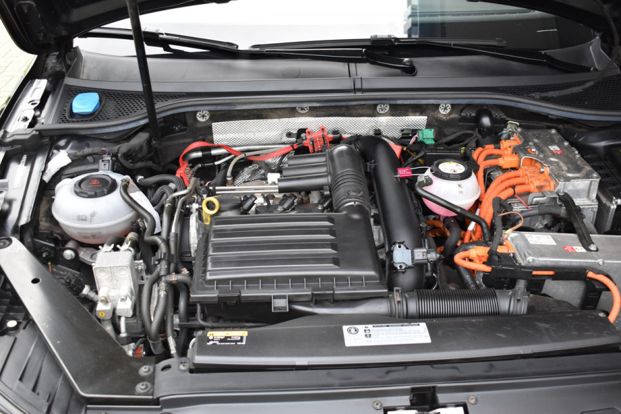 Volkswagen Passat Variant 1.4 TSI PHEV GTE Business Automaat / Pano schuifdak /  Trekhaak / Keyless / Navi / PDC + Camera