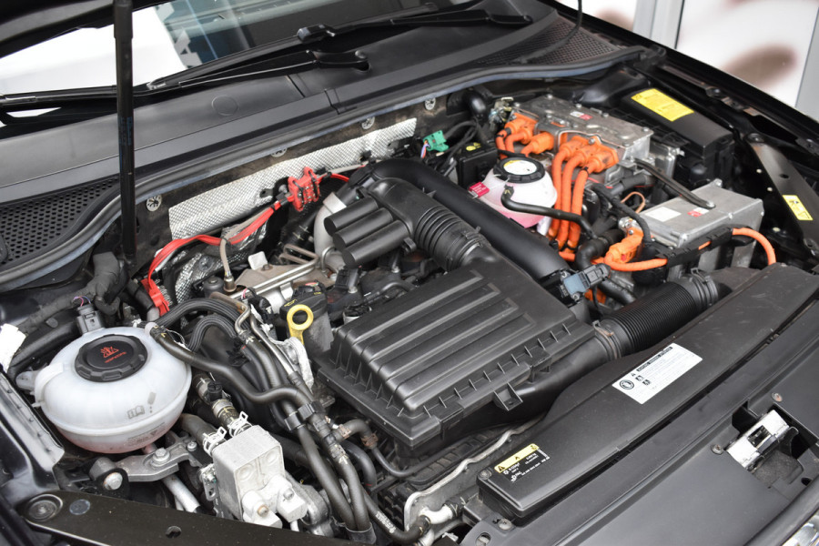 Volkswagen Passat Variant 1.4 TSI PHEV GTE Business Automaat / Pano schuifdak /  Trekhaak / Keyless / Navi / PDC + Camera