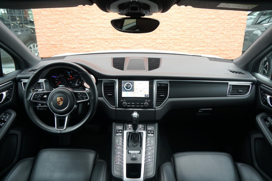 Porsche Macan 2.0 + PANORAMADAK / LUCHTVERING / 21" / MEMORY Porsche Macan 2.0 + PANORAMADAK / LUCHTVERING / 21" / MEMORY