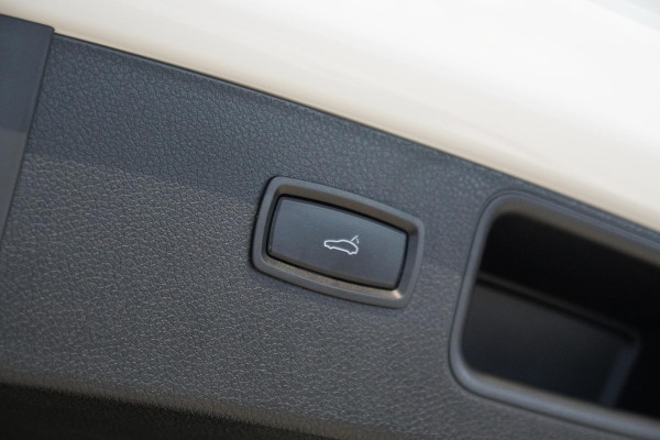 Porsche Macan 2.0 + PANORAMADAK / LUCHTVERING / 21" / MEMORY Porsche Macan 2.0 + PANORAMADAK / LUCHTVERING / 21" / MEMORY