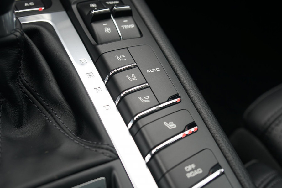 Porsche Macan 2.0 + PANORAMADAK / LUCHTVERING / 21" / MEMORY Porsche Macan 2.0 + PANORAMADAK / LUCHTVERING / 21" / MEMORY
