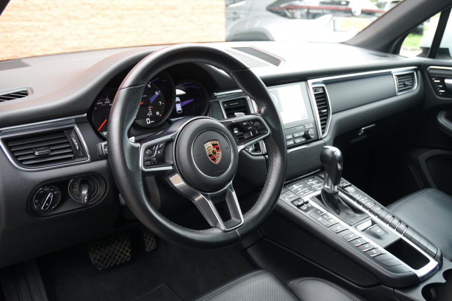 Porsche Macan 2.0 + PANORAMADAK / LUCHTVERING / 21" / MEMORY Porsche Macan 2.0 + PANORAMADAK / LUCHTVERING / 21" / MEMORY