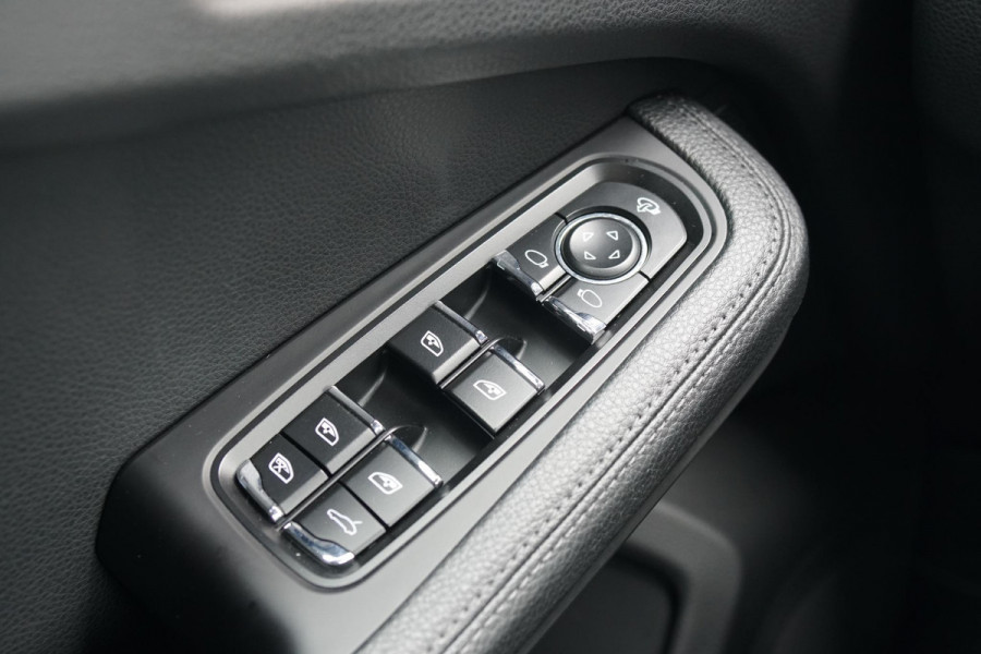 Porsche Macan 2.0 + PANORAMADAK / LUCHTVERING / 21" / MEMORY Porsche Macan 2.0 + PANORAMADAK / LUCHTVERING / 21" / MEMORY